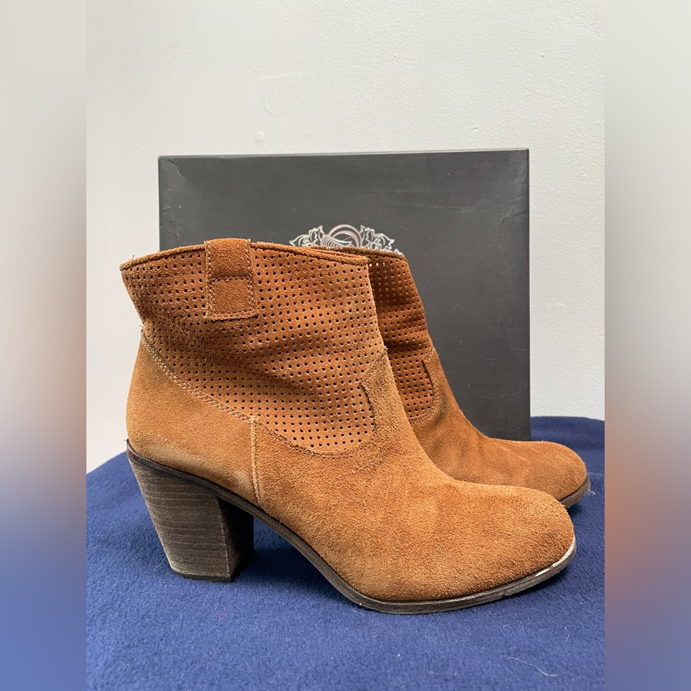 Vince Camuto Holden Booties in Toast Split Suede- Size 8- Great Condition